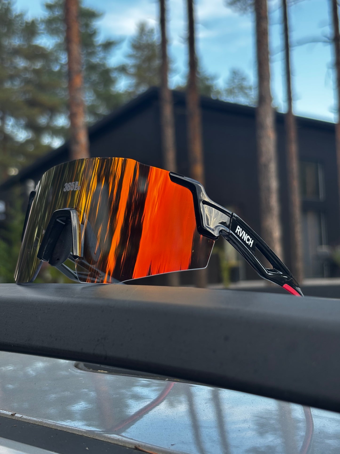 365pow-RVNCH Photochromic sunglasses / Black&Red