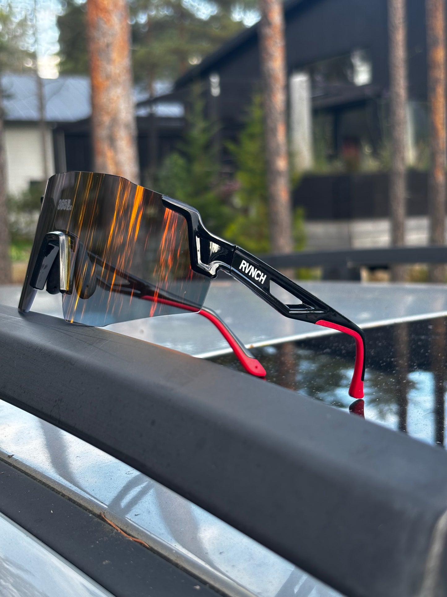 365pow-RVNCH Photochromic sunglasses / Black&Red